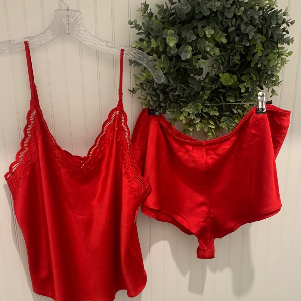 Victoria's Secret Red Satin Lace Camisole & Shorts Set lingerie Hearts XL NWT